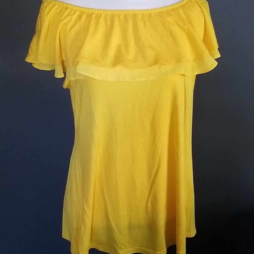 🌻🌻🌻Bright yellow off the shoulder top